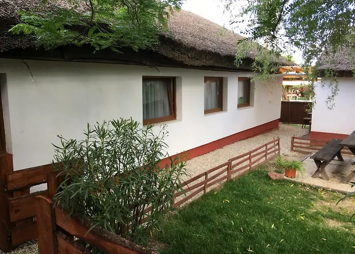 Balatonkenesei Nadfedeles Lovas Vendeghaz